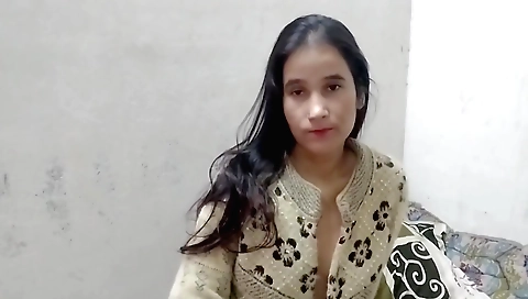 Indian girl wearing sexy outfits making a homemade porn video
