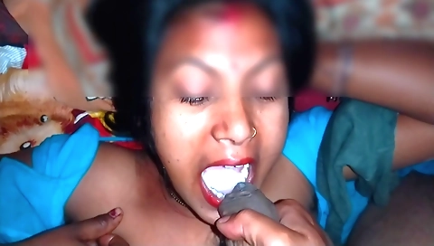 Indian woman gets her pussy fingered and cunny filled