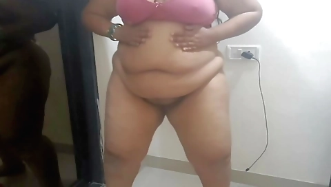 Chubby brunette in sexy outfit dances on the webcam