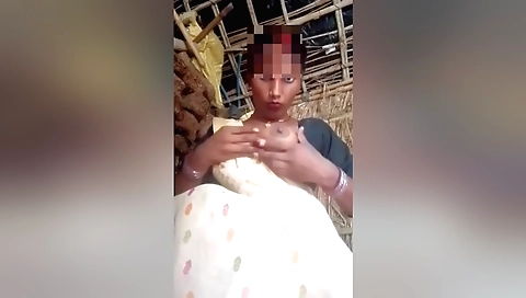 Indian solo video showing a woman fingered fingered