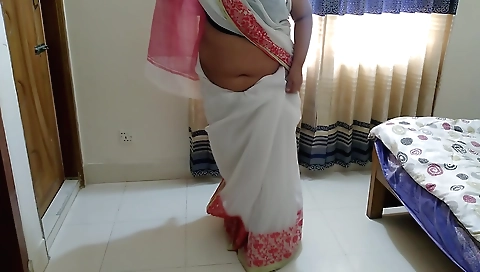 Indian woman with a round ass getting fucked on webcam