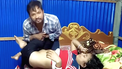 Indian brunette gets fucked in her hot and juicy pussy