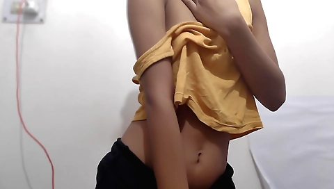 Amateur solo female masturbation with a nice penis