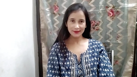 Indian solo girl is getting naked and making herself sexy