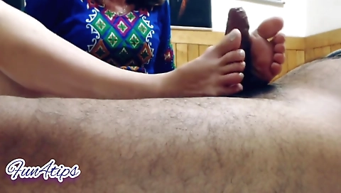 Indian girl with long legs gets her feet on the webcams