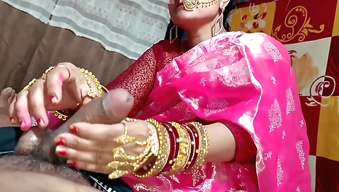 Handjob video with amateur indian girl in a funny pose