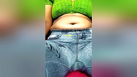 Hot indian woman shows her perfect body and pussy in the same scene