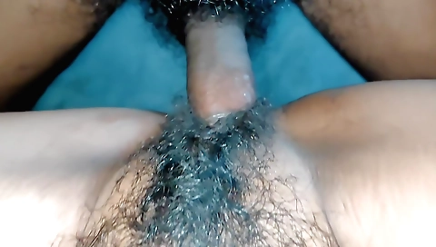 Hairy girl is giving an amazing handjob in the hd video
