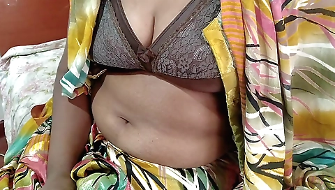 Bhabhi dammi in a great state of mind in her bedroom video porn