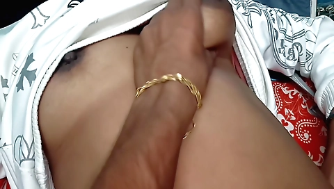 Indian bhabhi gets first time to fuck her pussy and asshole