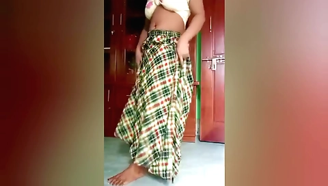 Indian solo female dance in the sun in homemade vid