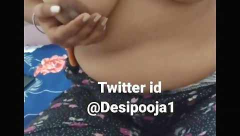 Indian woman shows her body and pussy in solo video