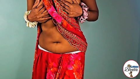 Hot bhabhi woman dancing on her body in a solo video