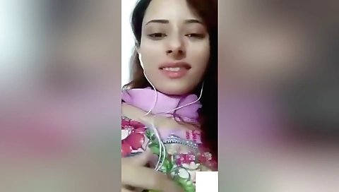 Indian girl shows her boobs on cam and masturbates
