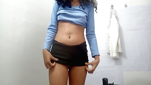 Indian solo female video shows a sexy and naked chick 19+