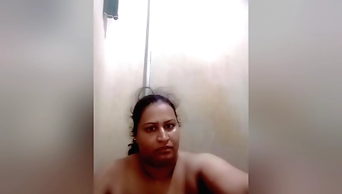 Amateur indian brunette milf shows off big tits and pussy