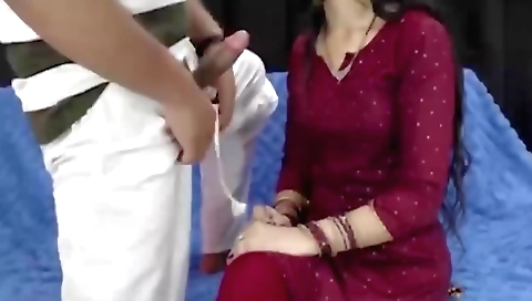 Amateur brunette gives a nice blowjob in webcam vid