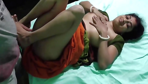 Indian babe in a big body is getting naked on the webcam