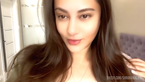 Indian solo girl shows off her face and has a blowjob