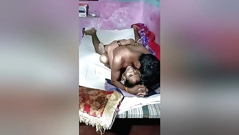 Indian bhabhi gives her best sex machine in this hd porn video
