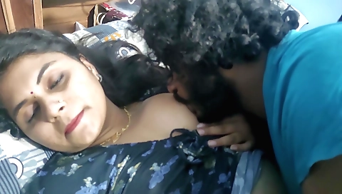 Indian girl is fucking in the bed in the homemade video