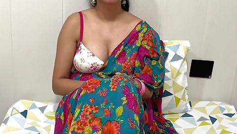Indian amateur mom with big boobs takes off clothes