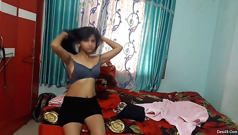 A blonde girl shows off her big booty in a hot hd video