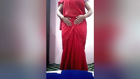 Indian girl gets a dildo in bedroom and masturbates