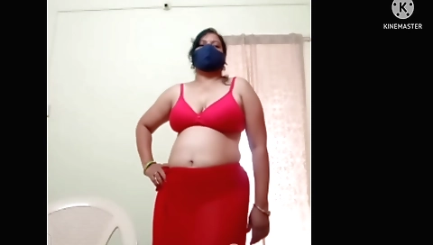I'm naked and show off my body in a homemade video