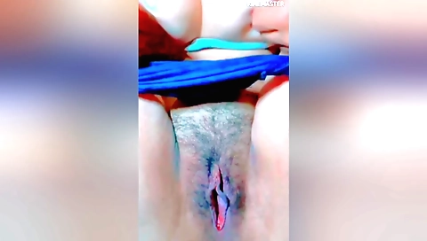 Indian chick is going to fuck herself in a hot amateur video