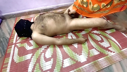 Indian slut tries out kinky bondage with a partner