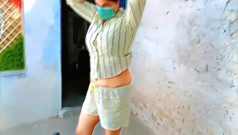 Indian girl is naked and shows her nice body and beautiful face