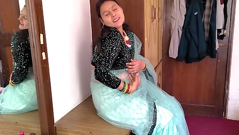 Indian chick showing her amazing natural tits and body