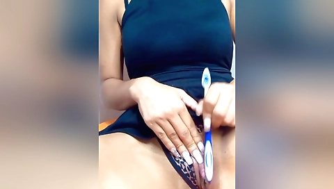 Indian amateur porn video watching and enjoy this solo video