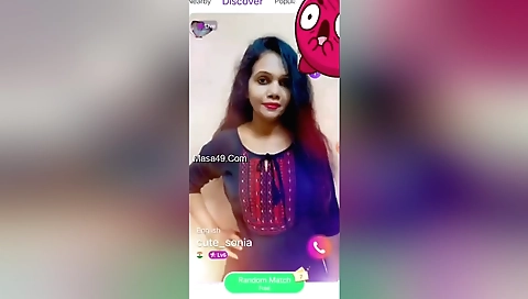 Boudi gets naked and shows herself in her best form