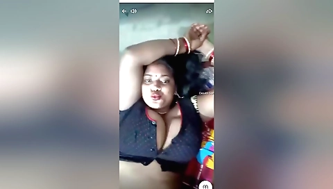 Chubby indian brunette shows her sexy body on webcam