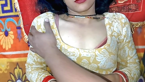 Indian brunette with a nice body gets her pussy fucked