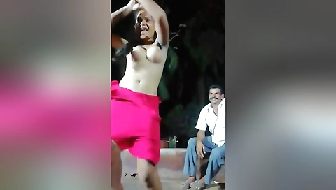 Indian amateur girl posing nude while the crowd is around