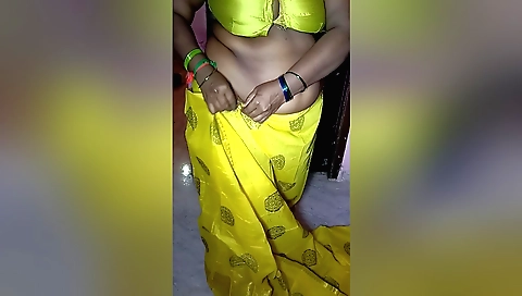 Indian amateur solo video with a cute and big booty girl