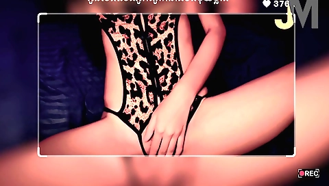 Amateur teen makes love to her lover in her intimate moments