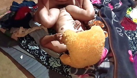 Indian girl with a nice face and a pretty face got her cunt fucked
