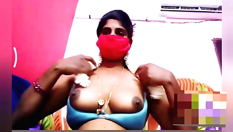 Indian milf is showing off her big booty in solo video