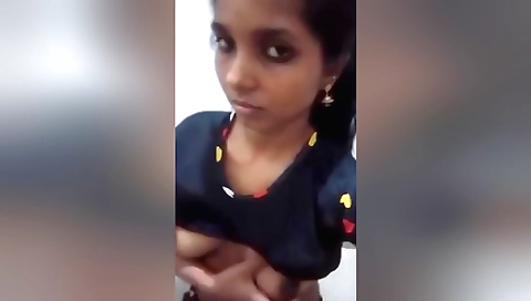 Indian chick shows off her boobies and pussy in web cam