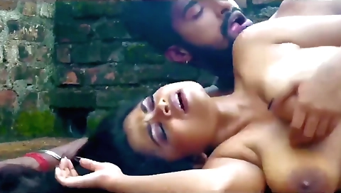 Brunette gets naked outdoors and enjoys a nice sex