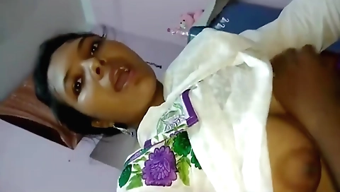 Amateur indian brunette has a blowjob in amateur video