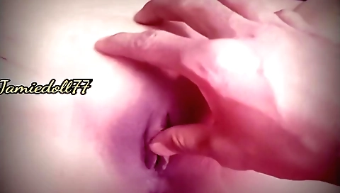 Indian girl in shaved pussy makes a homemade video