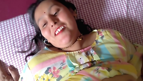 Indian amateur porn video featuring a hot brunette girl