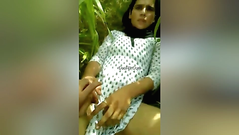 Indian amateur girl with a nice body shows her pussy