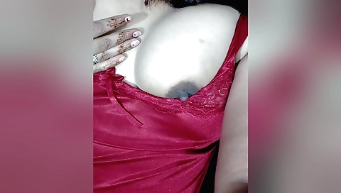 Indian brunette takes her husband into the bedroom