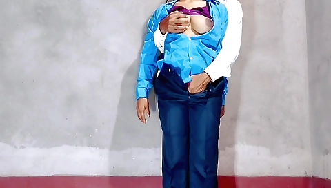 Indian girl in sexy lingerie gets banged in the bed